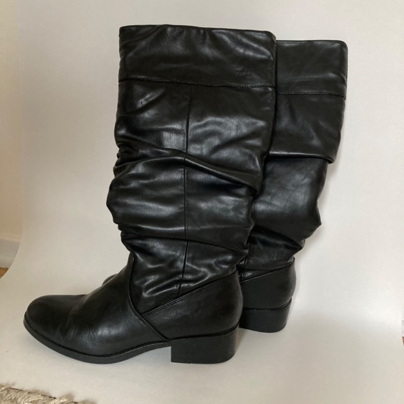 Fleece lined, waterproof, tall boots, size 6 - Picture 2 of 5